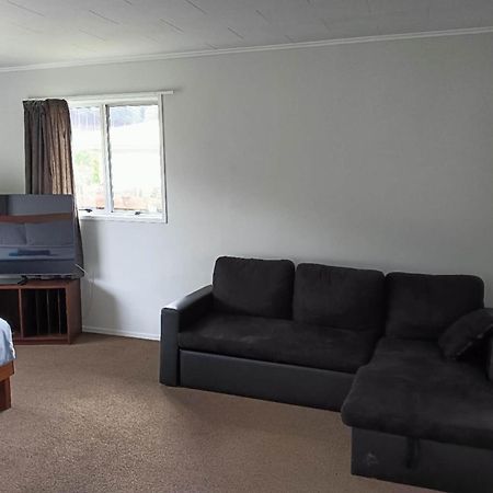Three-Bedroom House A At 23 Mallard Drive, Selwyn Heights Rotorua Eksteriør billede